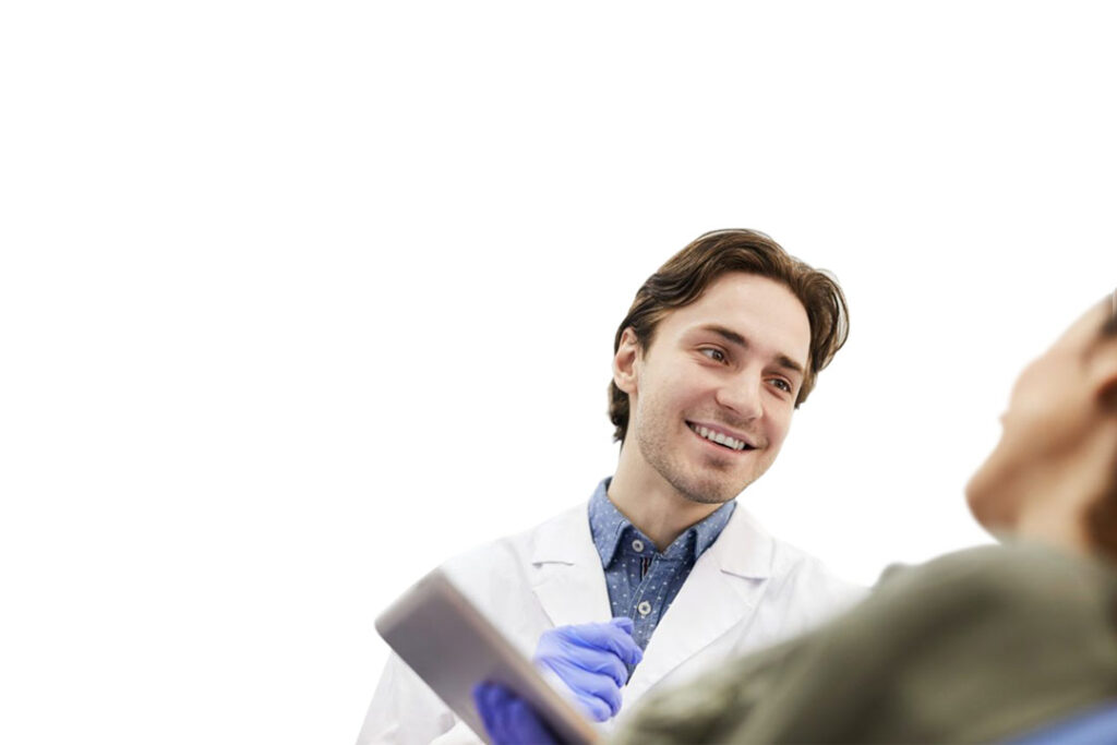 Dentist-consulting-patien
